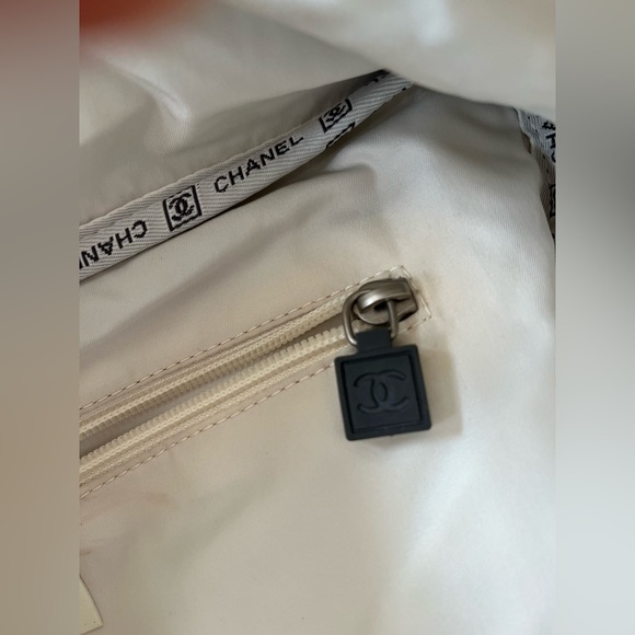 Authentic CHANEL Duffel bag/Gym bag/Tote Large! Duffel bag/Gym bag/Tote SOLD - Picture 12 of 17